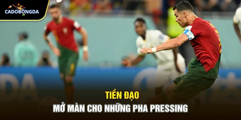 Tiền đạo - Mở màn cho những pha pressing